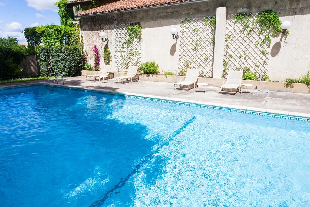 Auberge Du Pont Romain Sommieres Exterior photo
