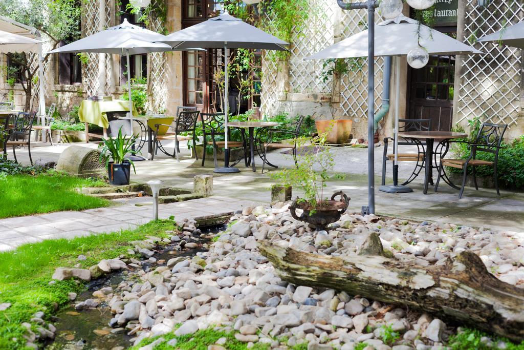 Auberge Du Pont Romain Sommieres Exterior photo